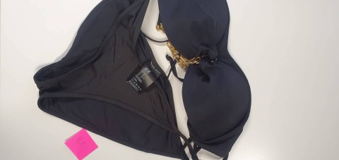 B5_Schwarzer Badeanzug „H&M“