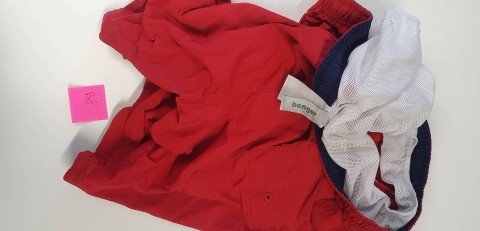 B8_Rote Badehose „BENGER“