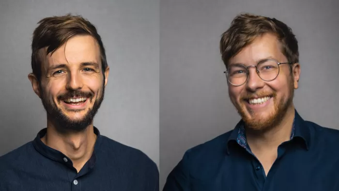 Philip und Thomas lächeln in die Kamera