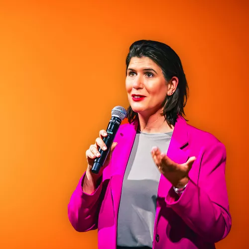 Esther Hammelburg speaking