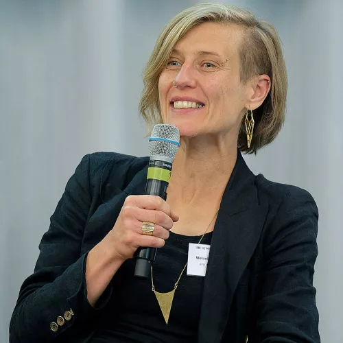 Melanie Jaeger-Erben, Aufnahme als Speakerin mit Mikrofon