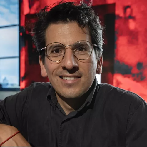 Joaquin Santuber in front of a red led-wall