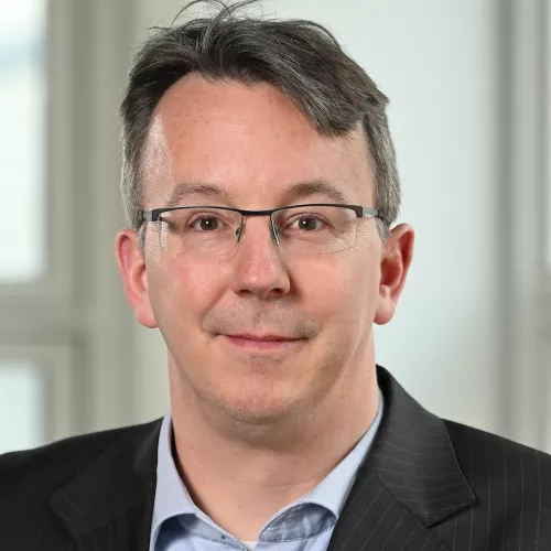 Peter Schink, seriös im Jackett